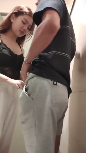 Adik kakak di toilet mall - Telegram @kawakawastream.mp4-Player.mp4